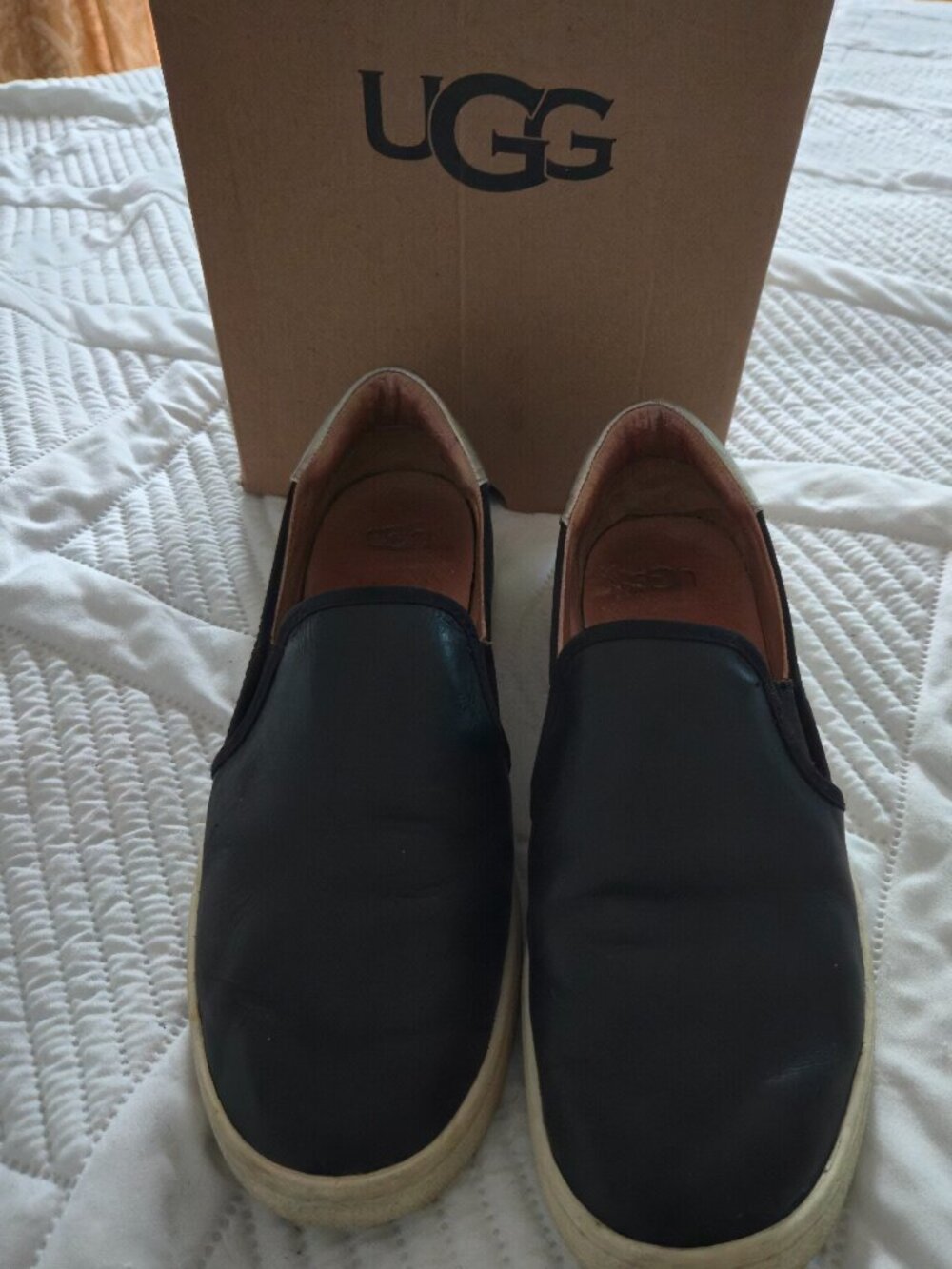UGG Cas Black Leather Slip-On Sneakers Size 8